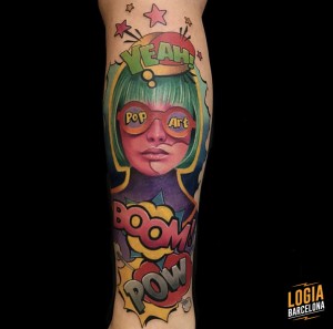 tattoo_pierna_pop_art_chica_gafas_color_bruno_don_lopes_logia_barcelona 